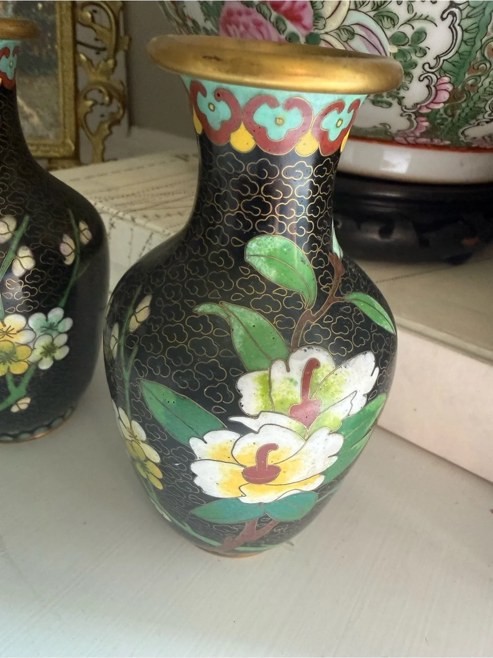 Vintage Black Cloisonné Vases with White and Green Floral Design pair-mirrored - Picture 4 of 8